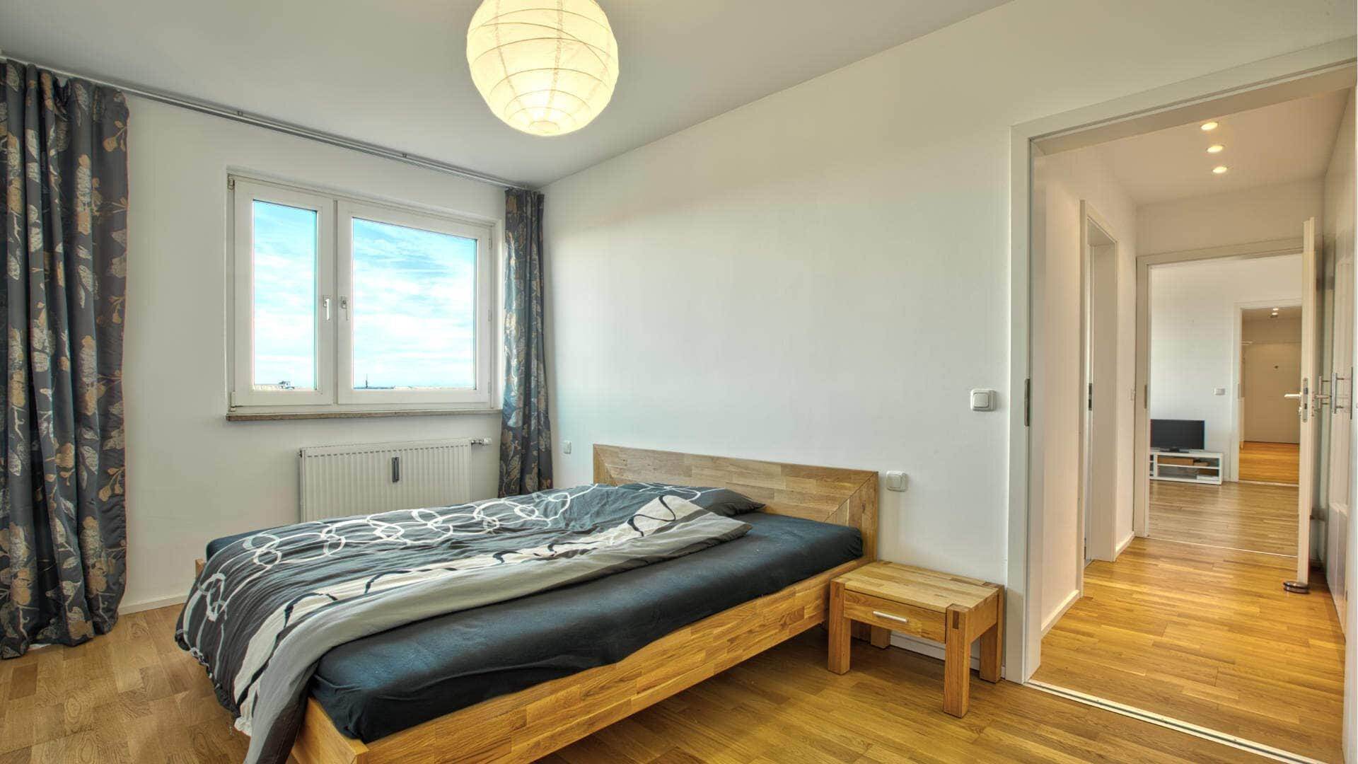 Schönes Schlafzimmer mit gutem Schnitt