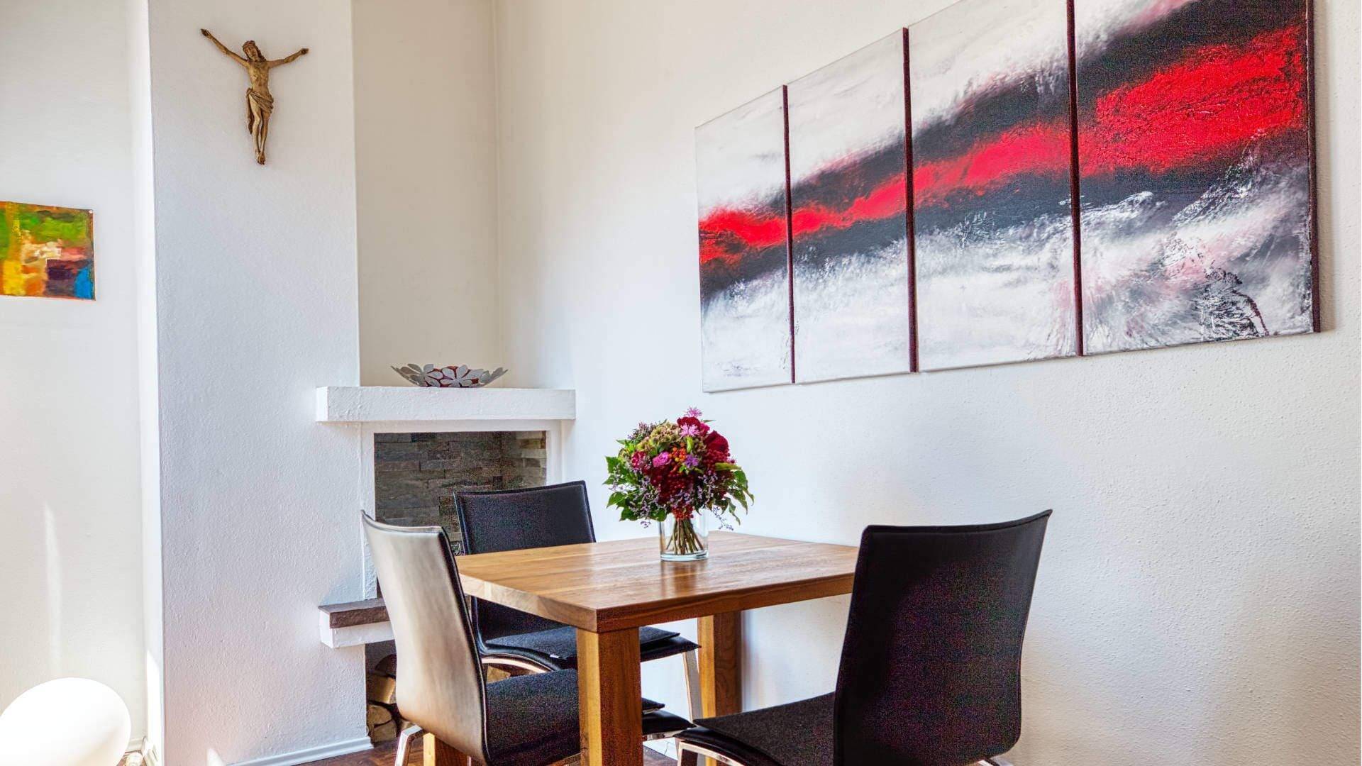 Wohnzimmer mit Kamin