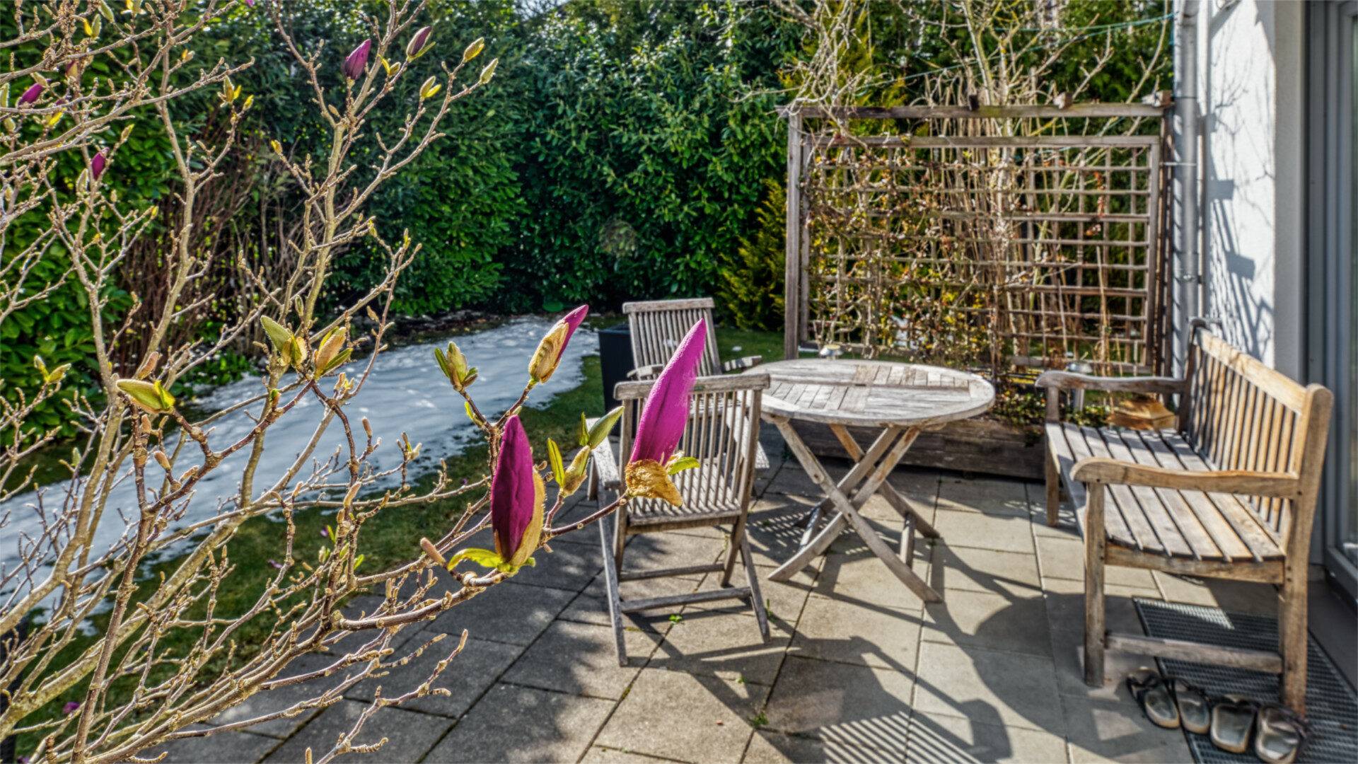 Sonnige Terrasse zum Entspannen