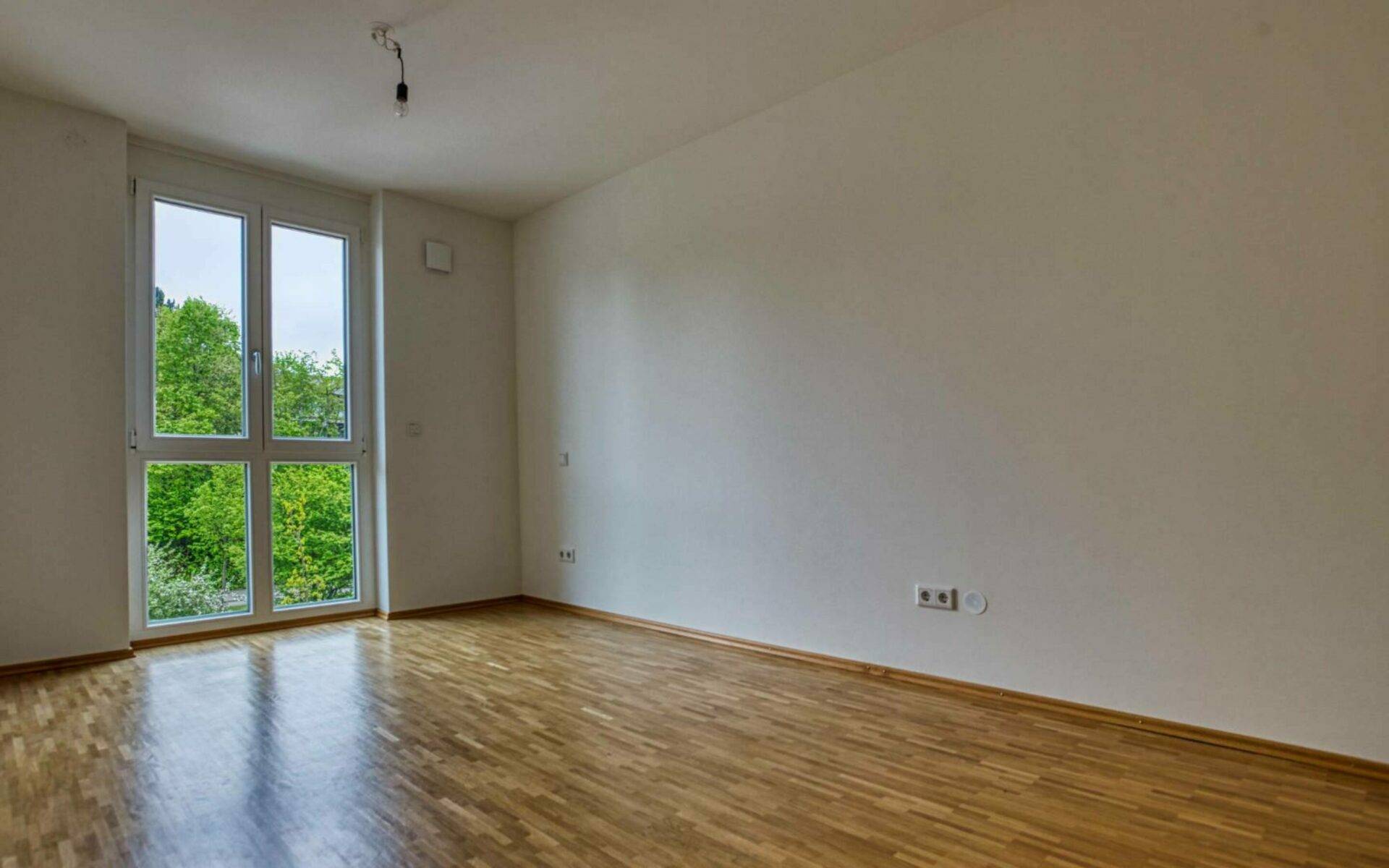 Gut geschnittenes Schlafzimmer