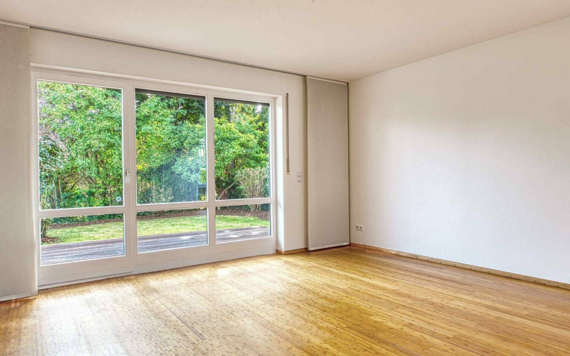 Lichtdurchflutetes Wohnzimmer