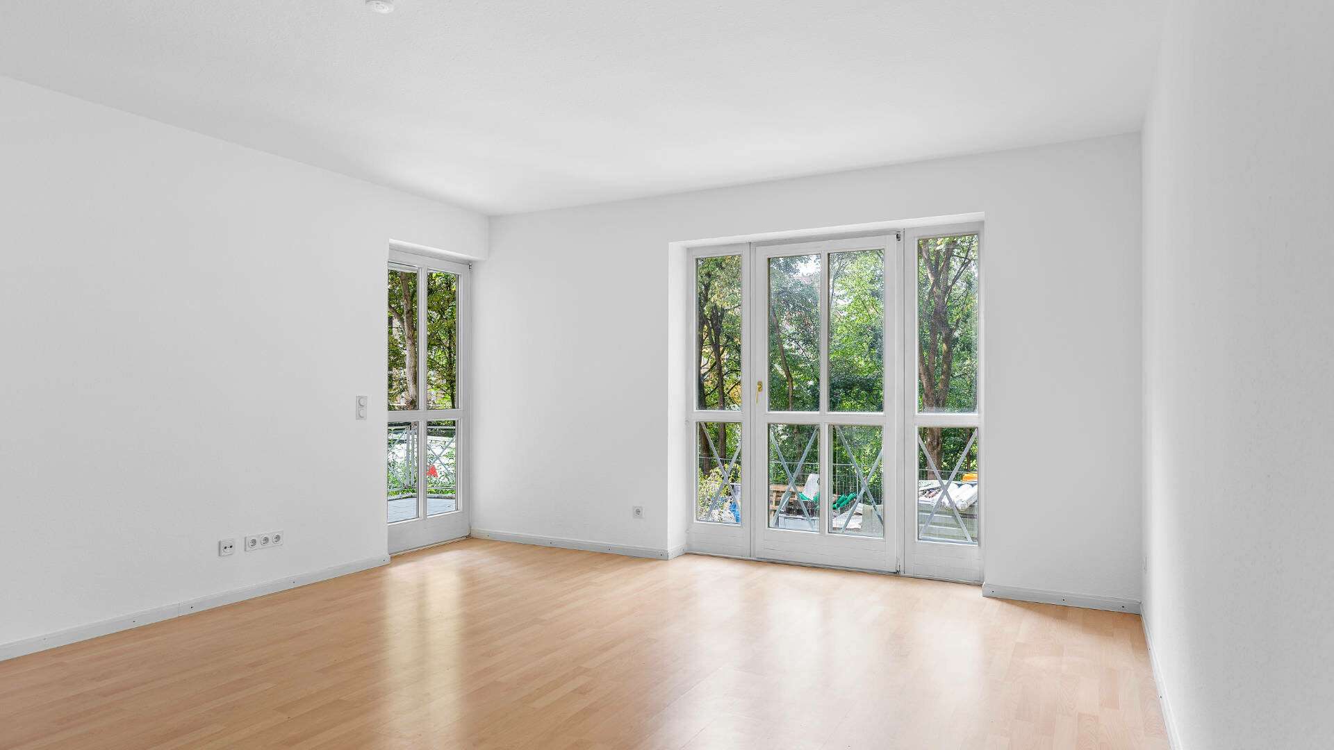 Schlafzimmer mit Zugang zum Balkon