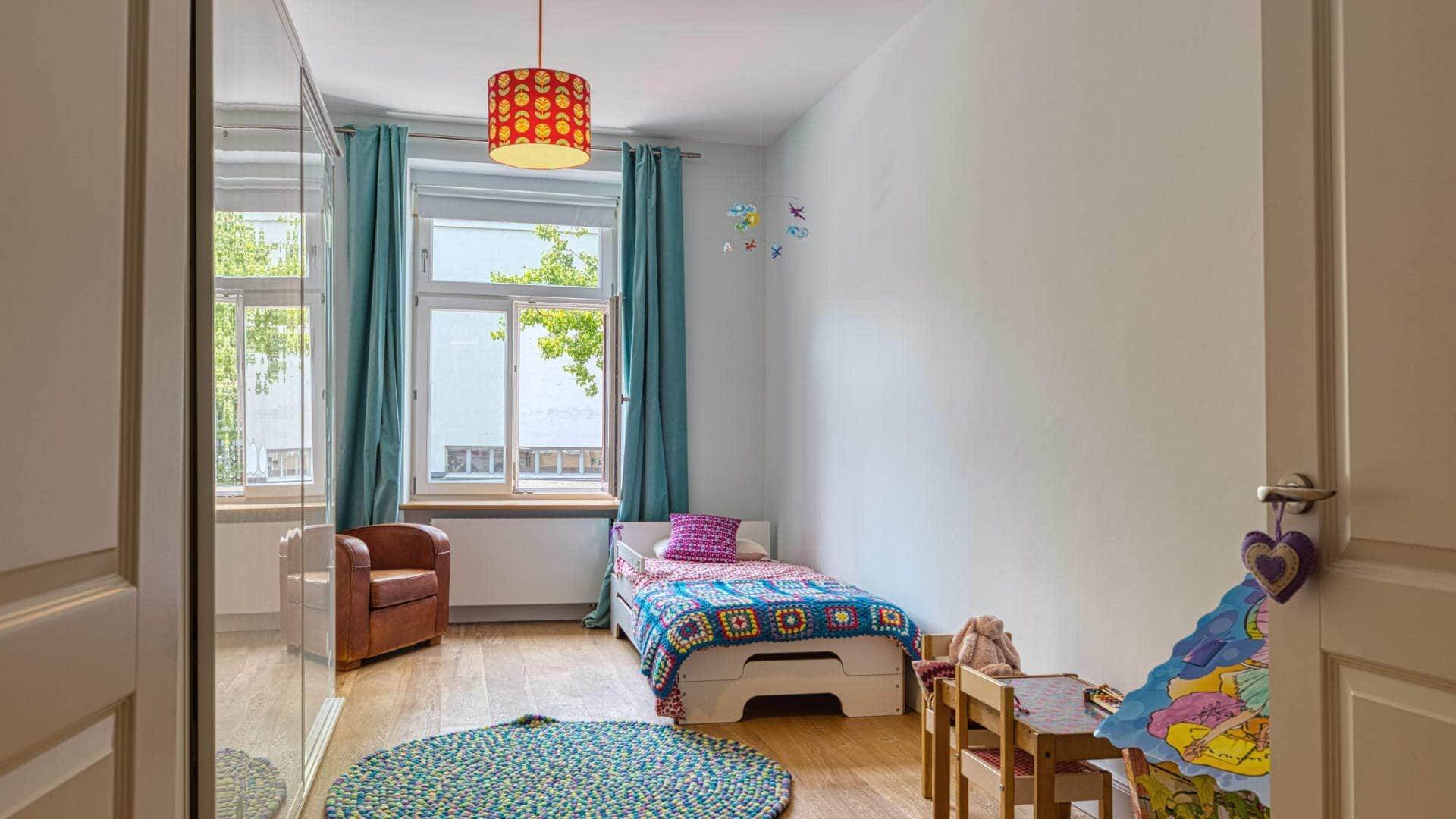 Großzügiges Kinderzimmer