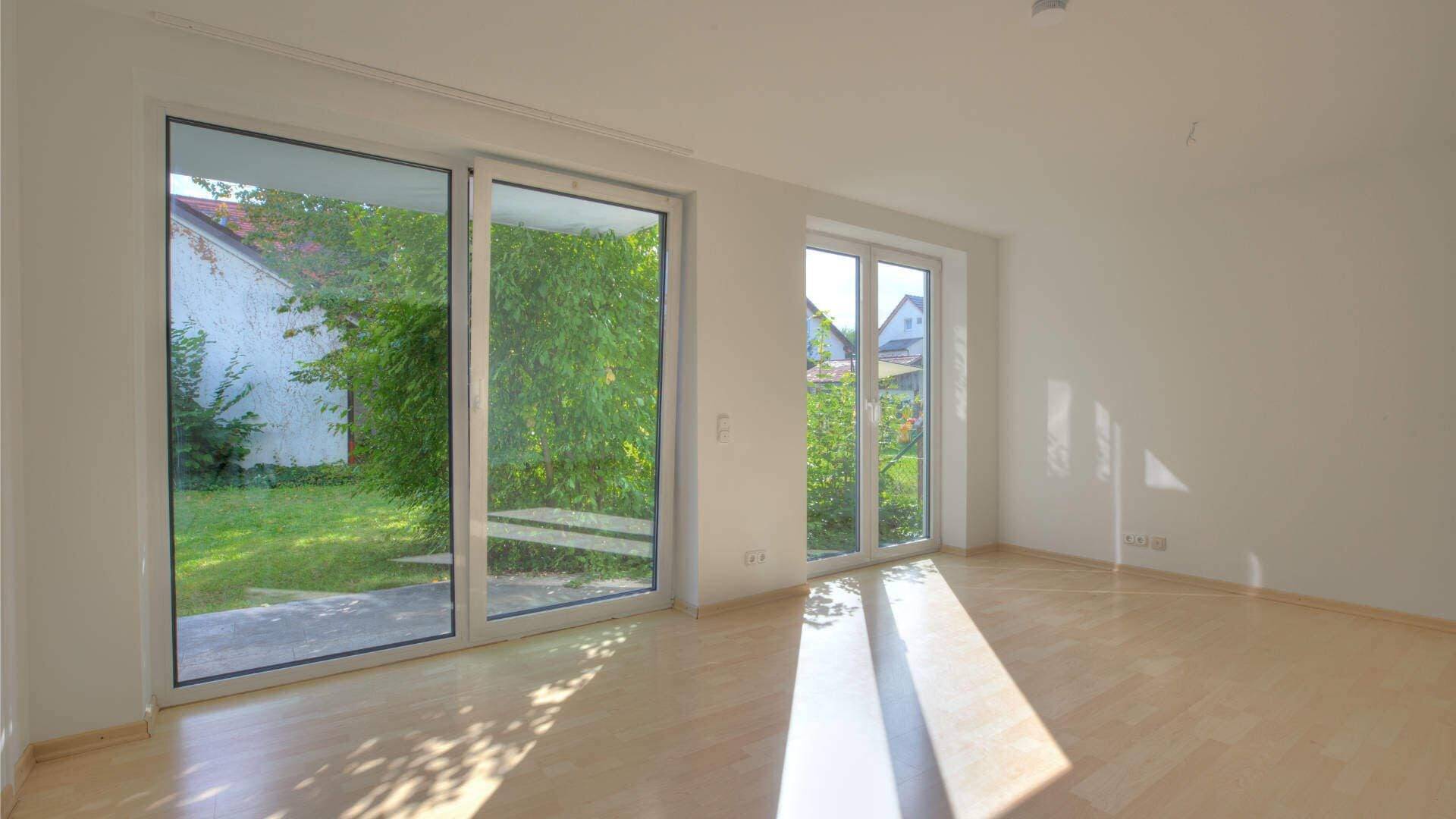 Schönes und helles Wohnzimmer