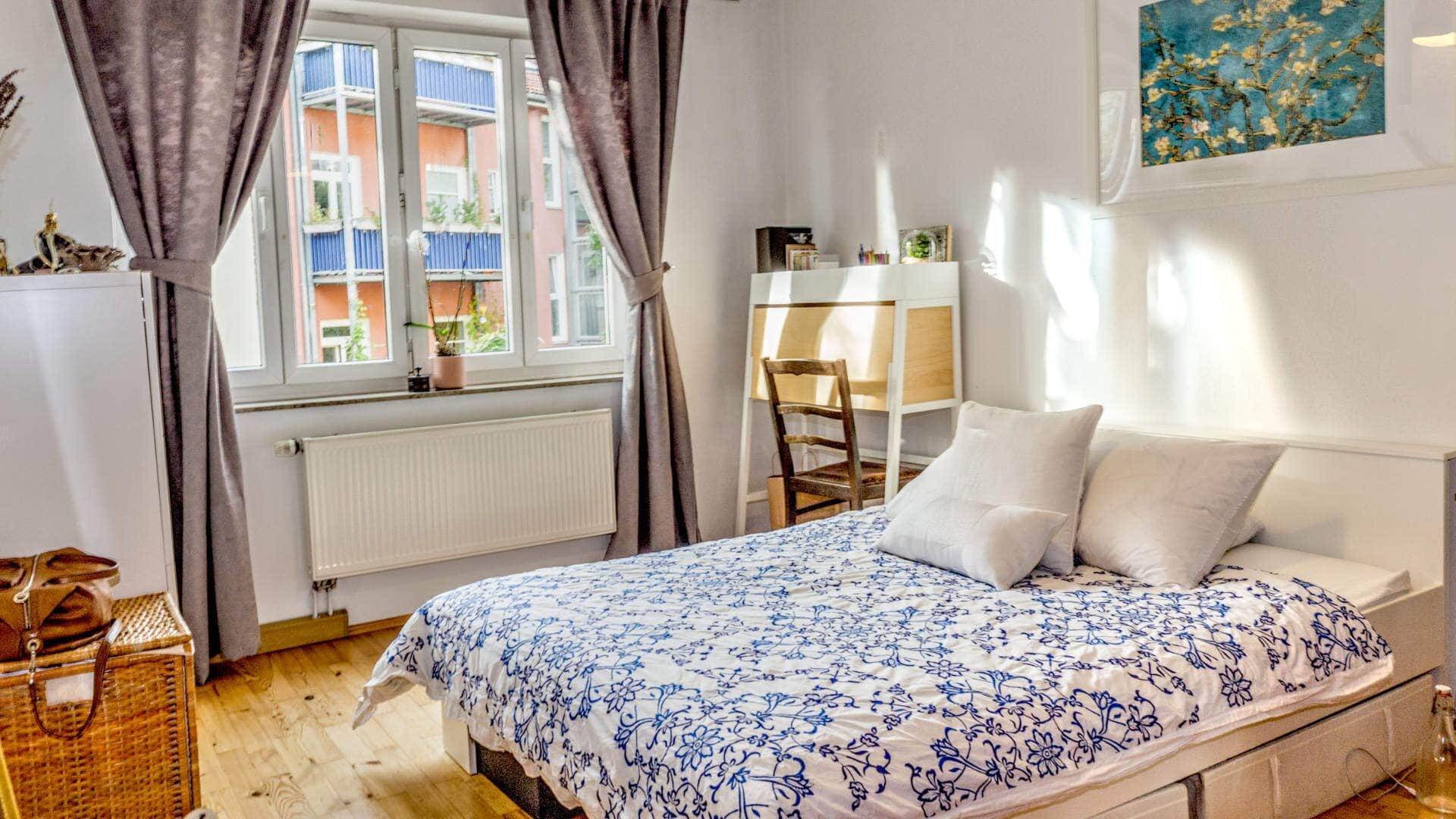 Schönes und helles Schlafzimmer