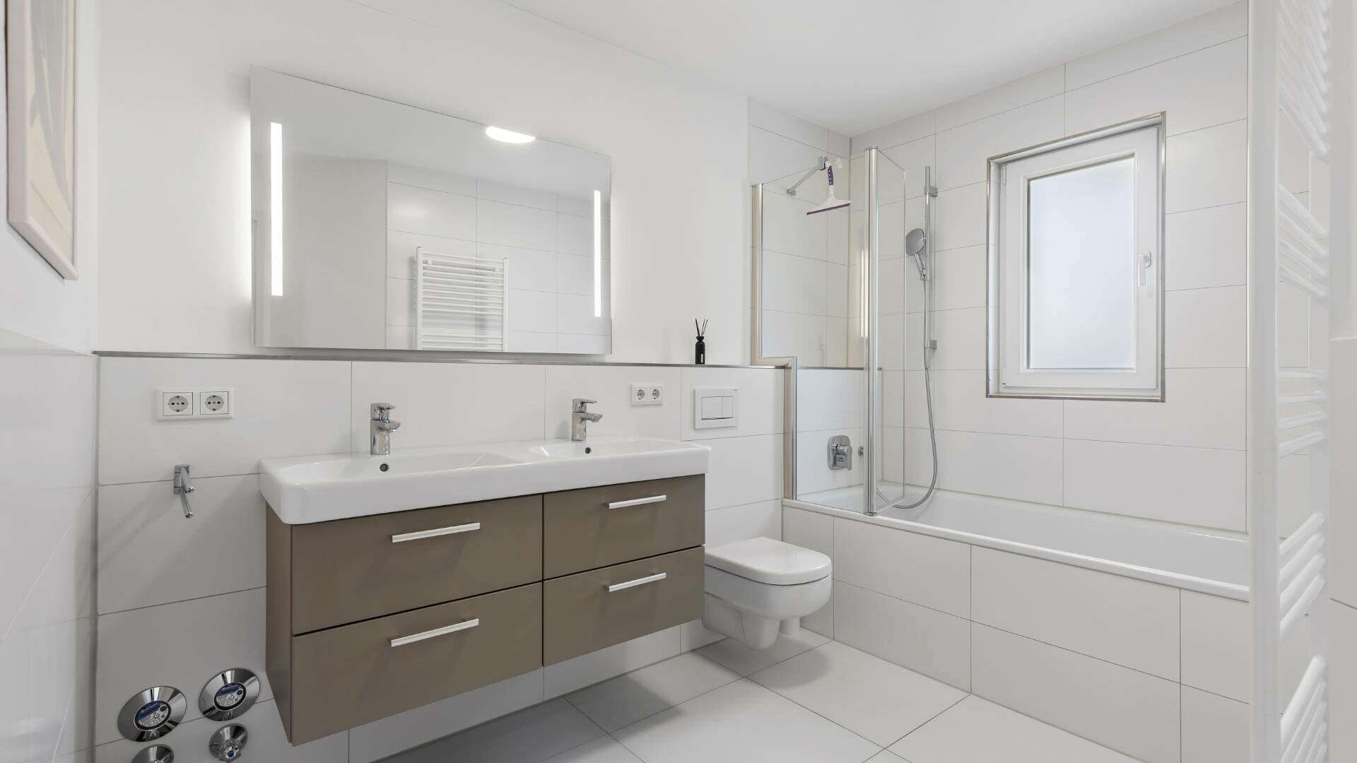 Edles Badezimmer mit Tageslicht