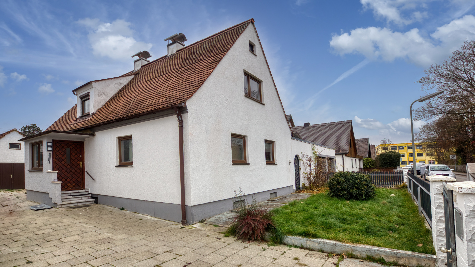 Grund bebaut mit EFH. Der Abbruch wird durch Verkäufer vorgenommen.