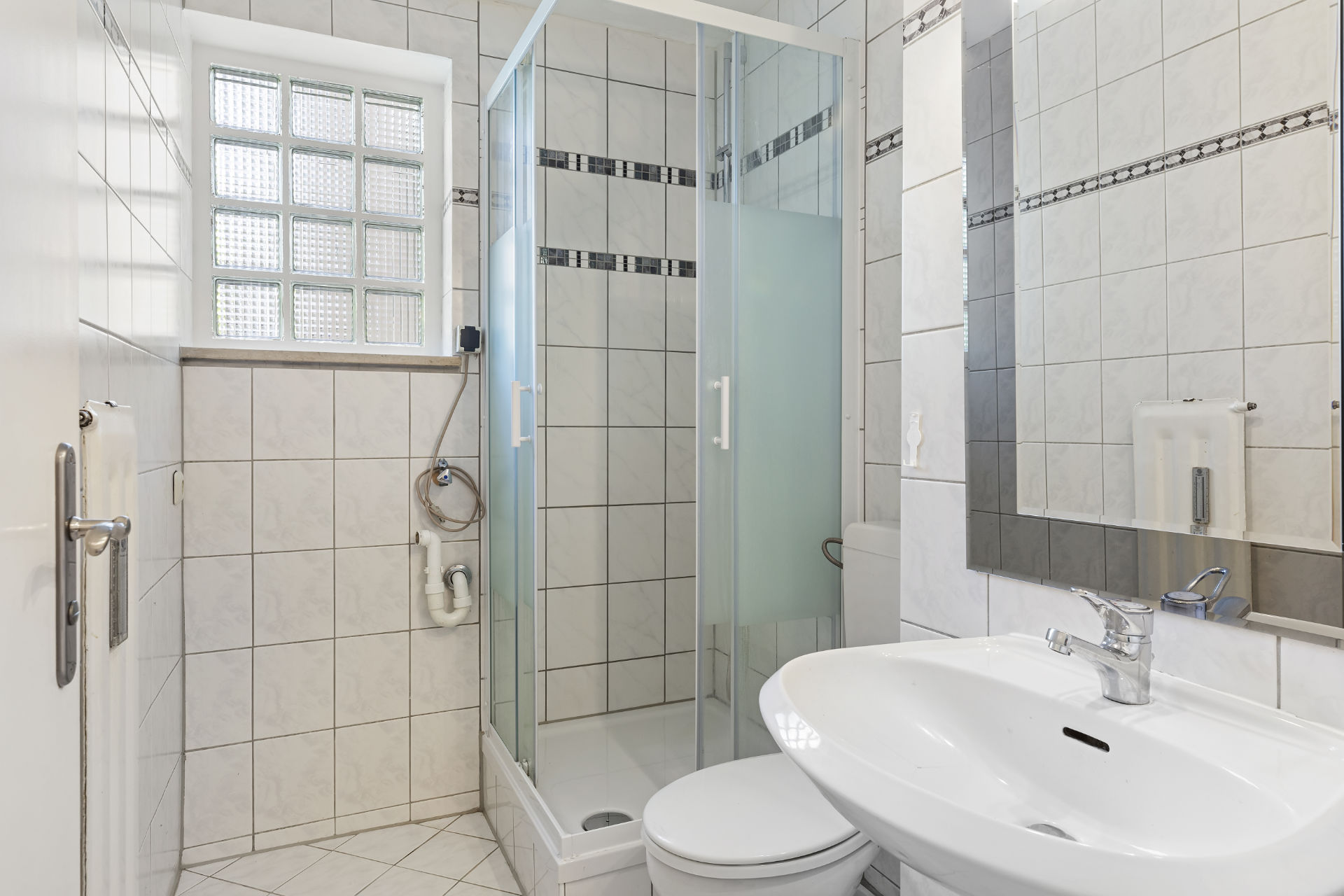 Helles Bad mit Dusche