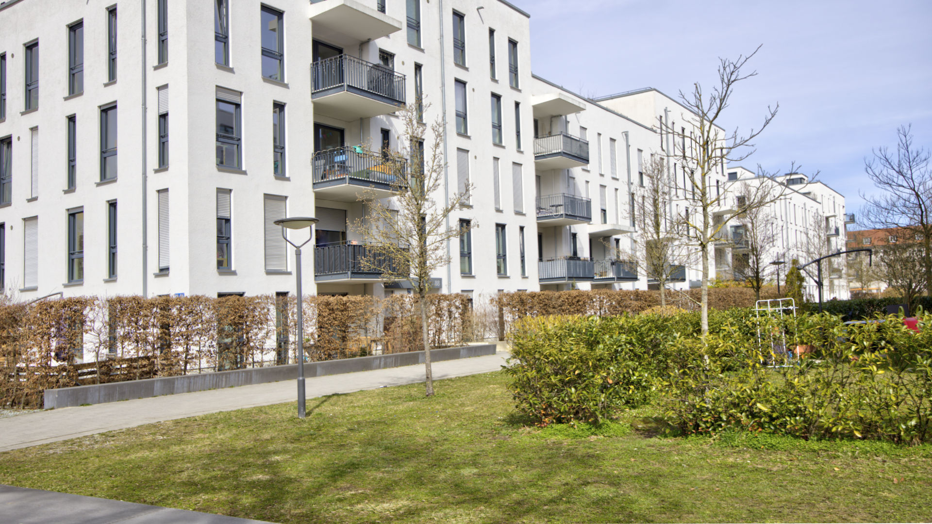 Modernes Mehrfamilienhaus