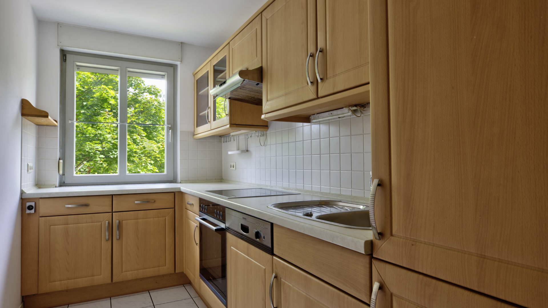 Separate Küche mit Einbauküche