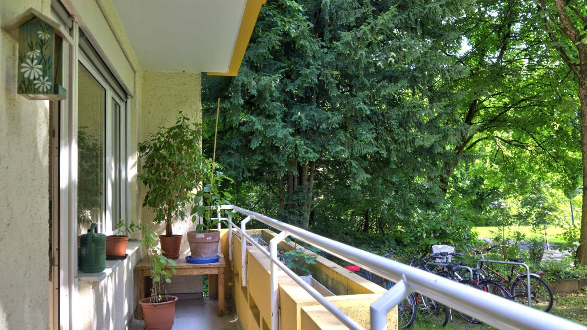 Balkon mit Blick ins Grüne