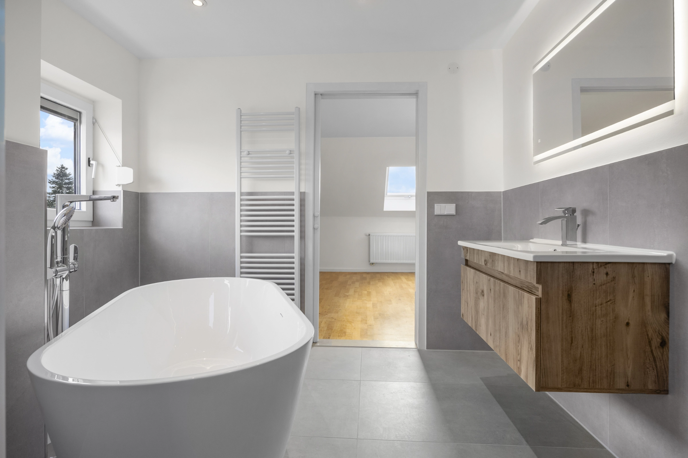 Edles Bad mit Tageslicht