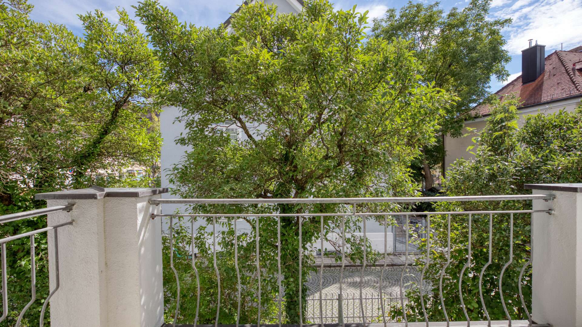 Blick vom Balkon ins Grüne